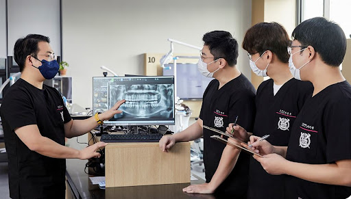 불당본점 서울비디치과의원, 천안 임플란트와 치아교정의 최신 트렌드를 알려주는 정보 센터